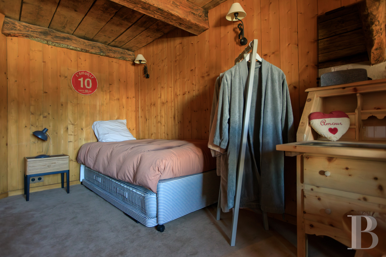 A large traditional, carefully renovated chalet in a hamlet in the Tarentaise valley in Savoie - photo  n°26